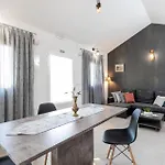 2 Bedroom Gorgeous In *