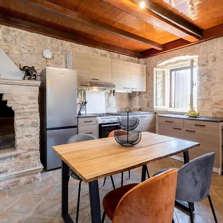 2 Bedroom Gorgeous In *