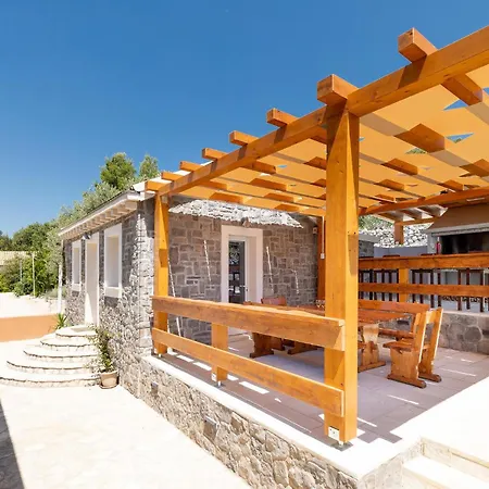 2 Bedroom Gorgeous In *