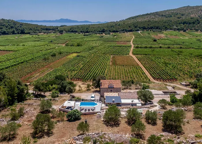 2 Bedroom Gorgeous In Smokvica (Korcula)