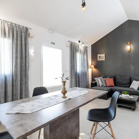 2 Bedroom Gorgeous In *