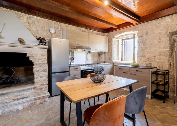 2 Bedroom Gorgeous In *