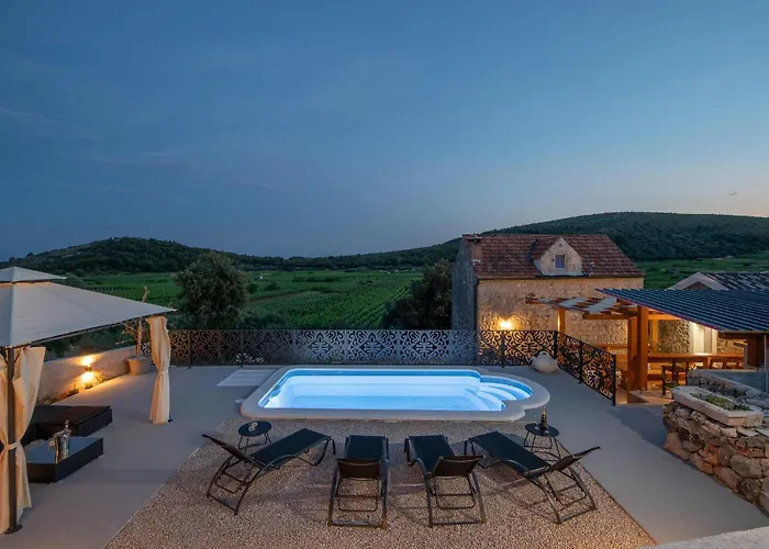 2 Bedroom Gorgeous In *