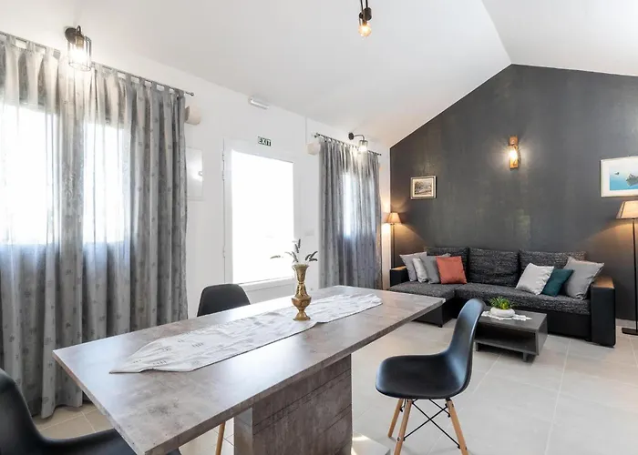 2 Bedroom Gorgeous In *